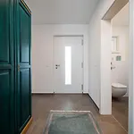 Moderner In Seenaehe * Hard