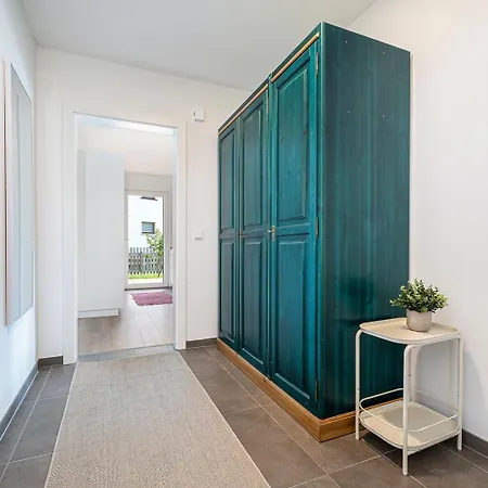 Moderner In Seenaehe * Hard